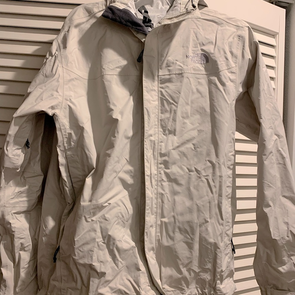 Men’s north face rain jacket small, cream/gray